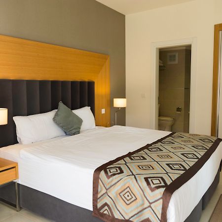 Ramada Resort Kusadasi & Golf Kültér fotó A bedroom at the hotel