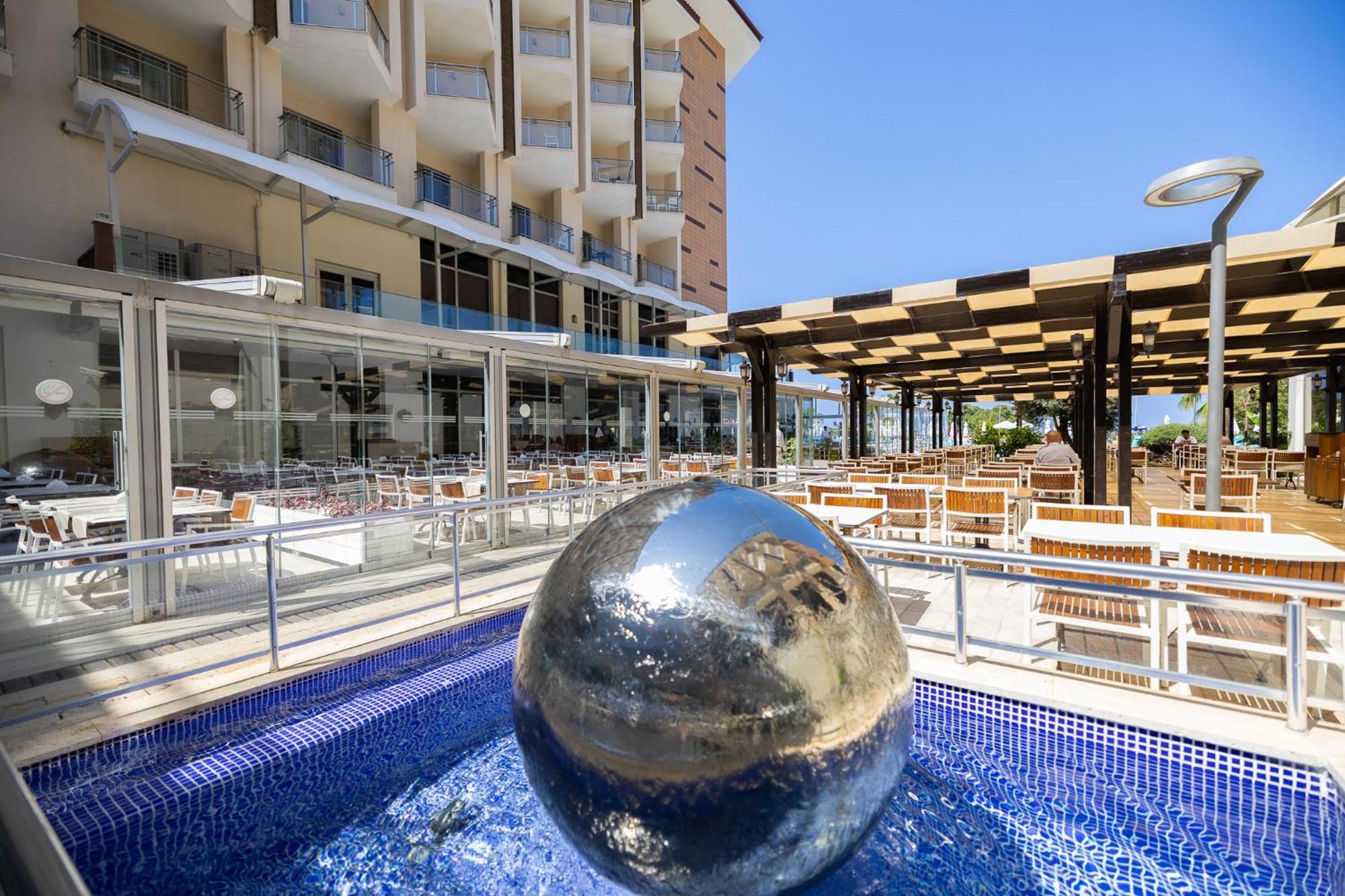 Ramada Resort Kusadasi & Golf Kültér fotó