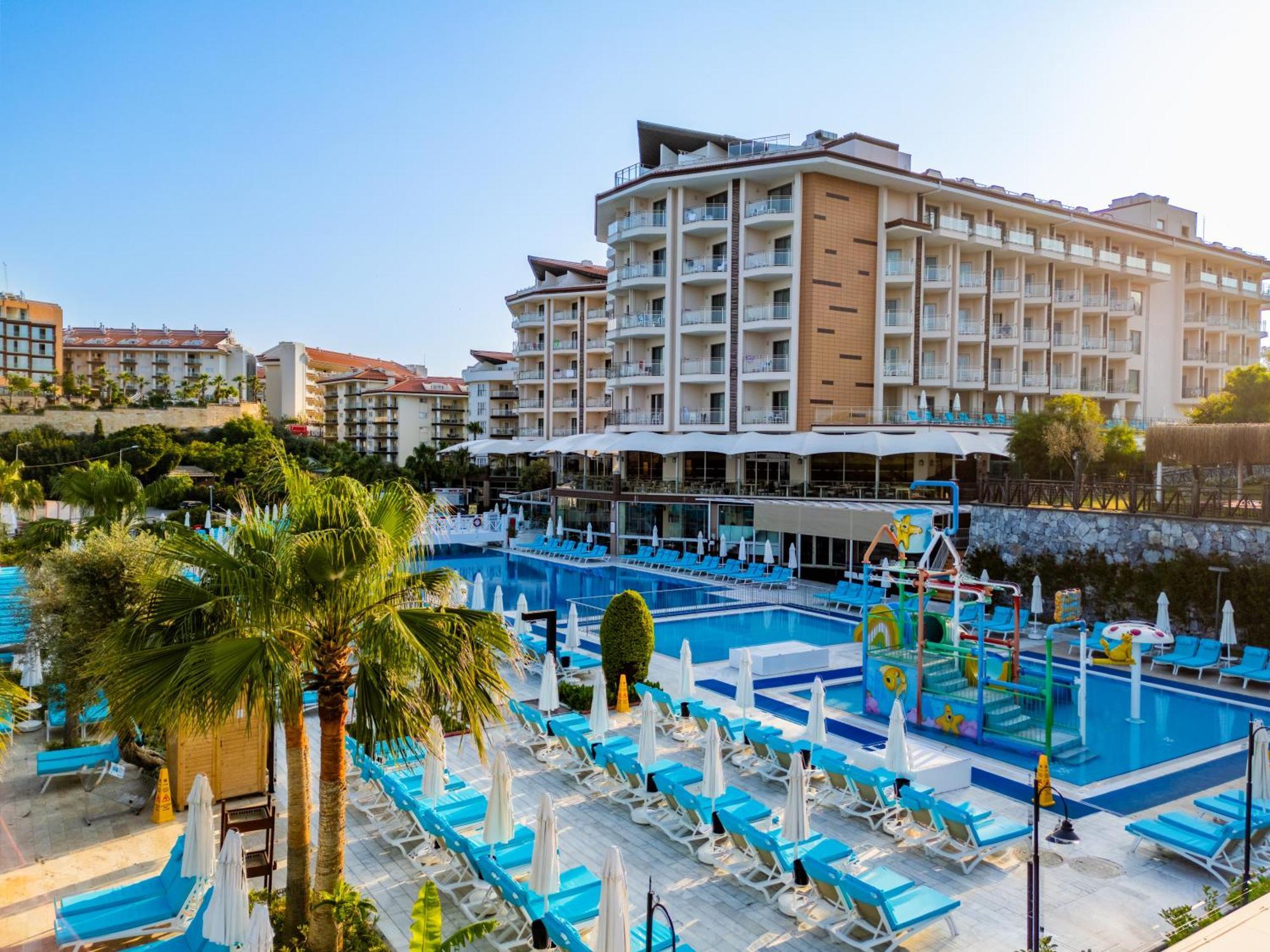 Ramada Resort Kusadasi & Golf Kültér fotó