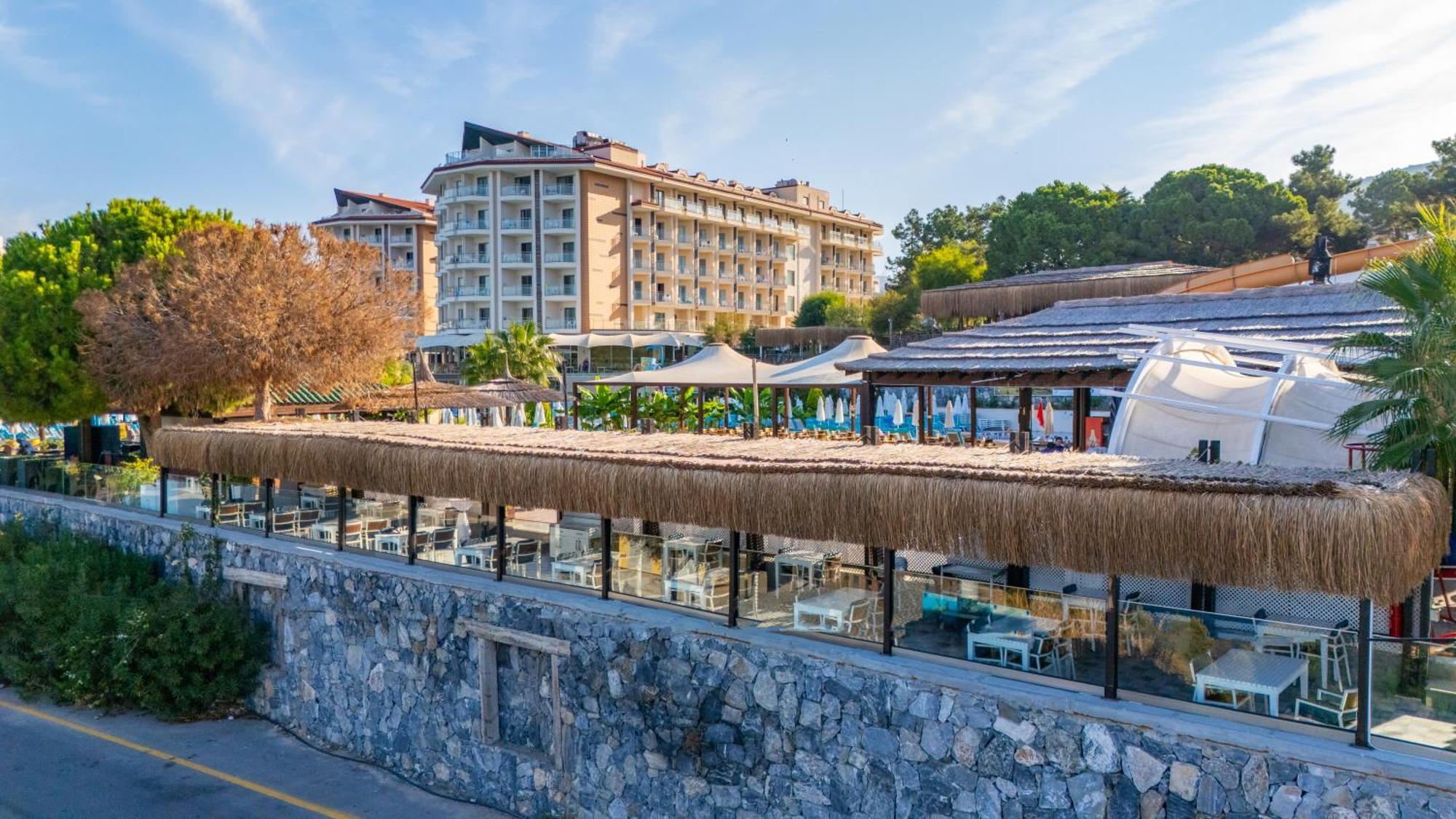 Ramada Resort Kusadasi & Golf Kültér fotó