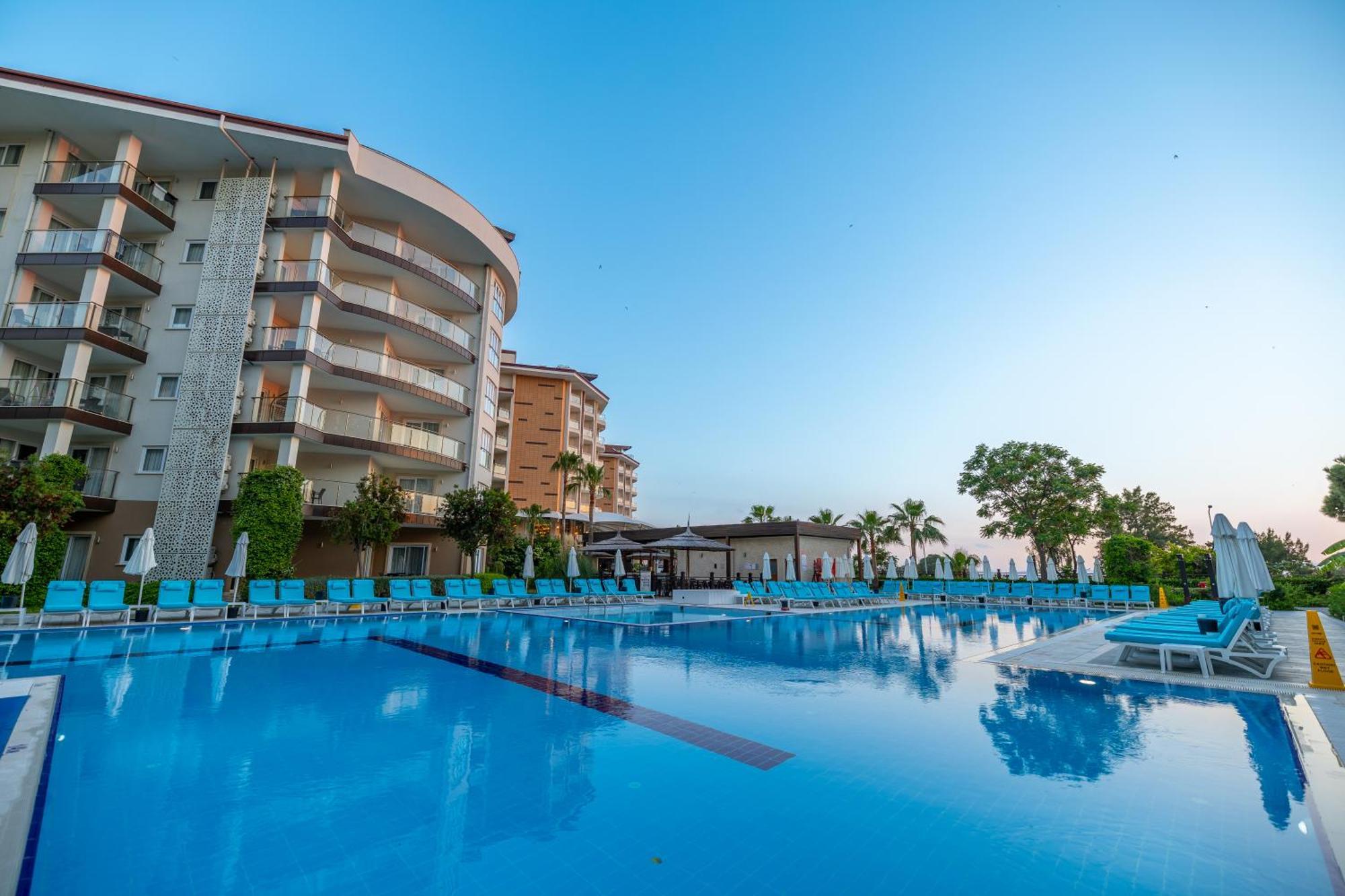 Ramada Resort Kusadasi & Golf Kültér fotó