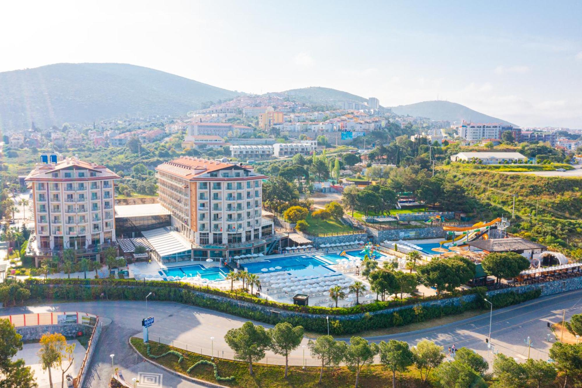 Ramada Resort Kusadasi & Golf Kültér fotó Adalya Resort