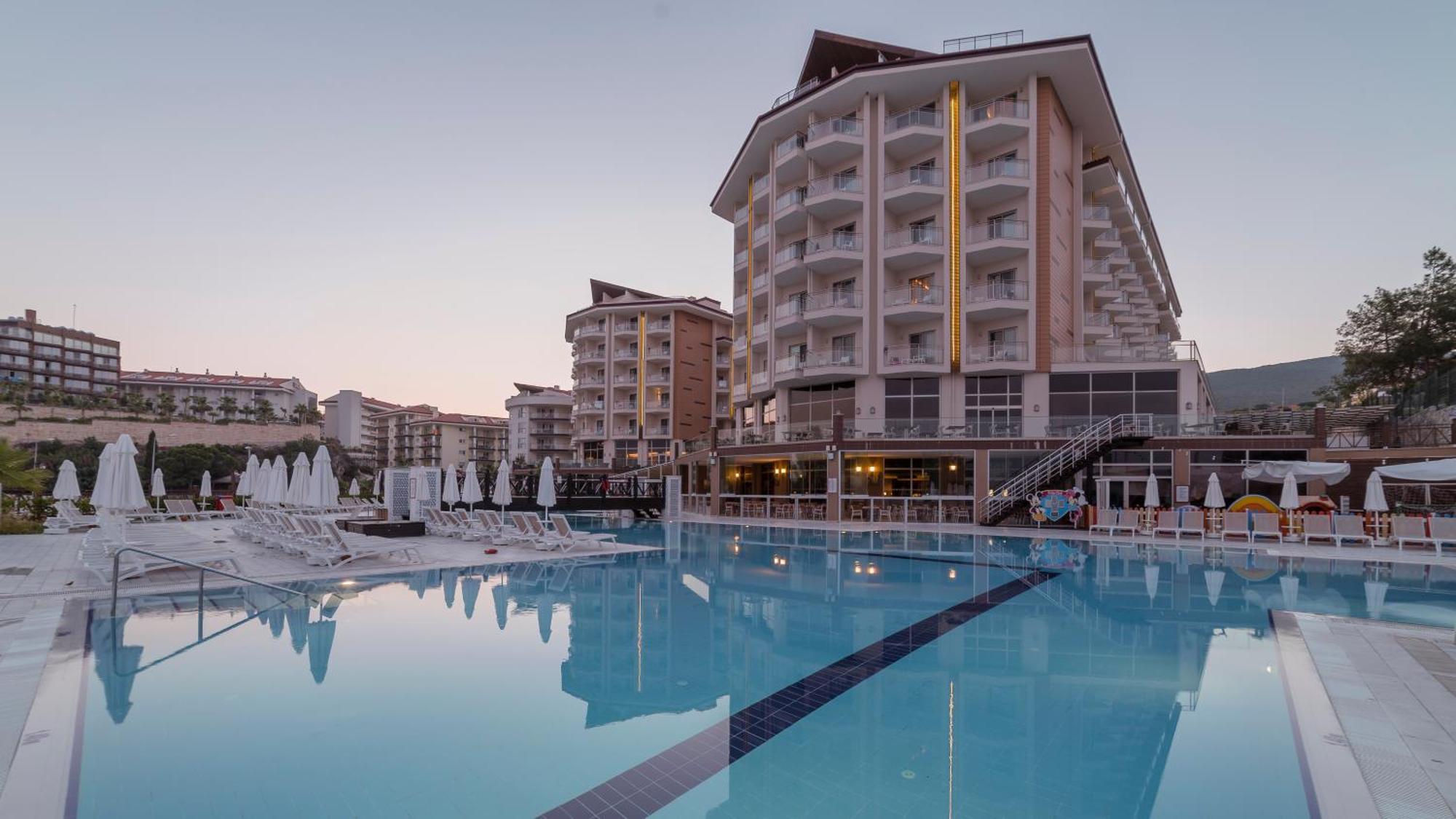 Ramada Resort Kusadasi & Golf Kültér fotó