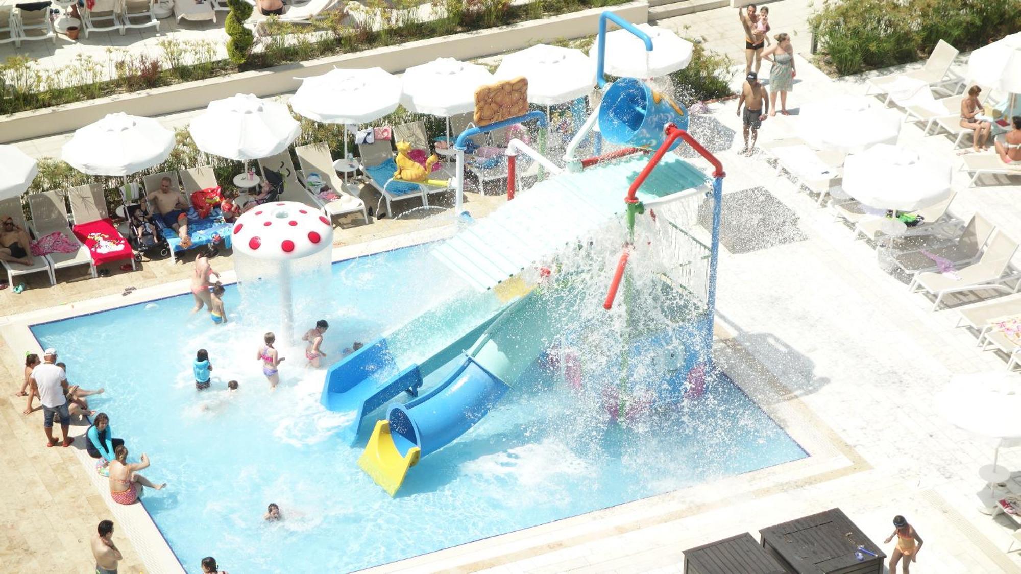 Ramada Resort Kusadasi & Golf Kültér fotó Aqua Park