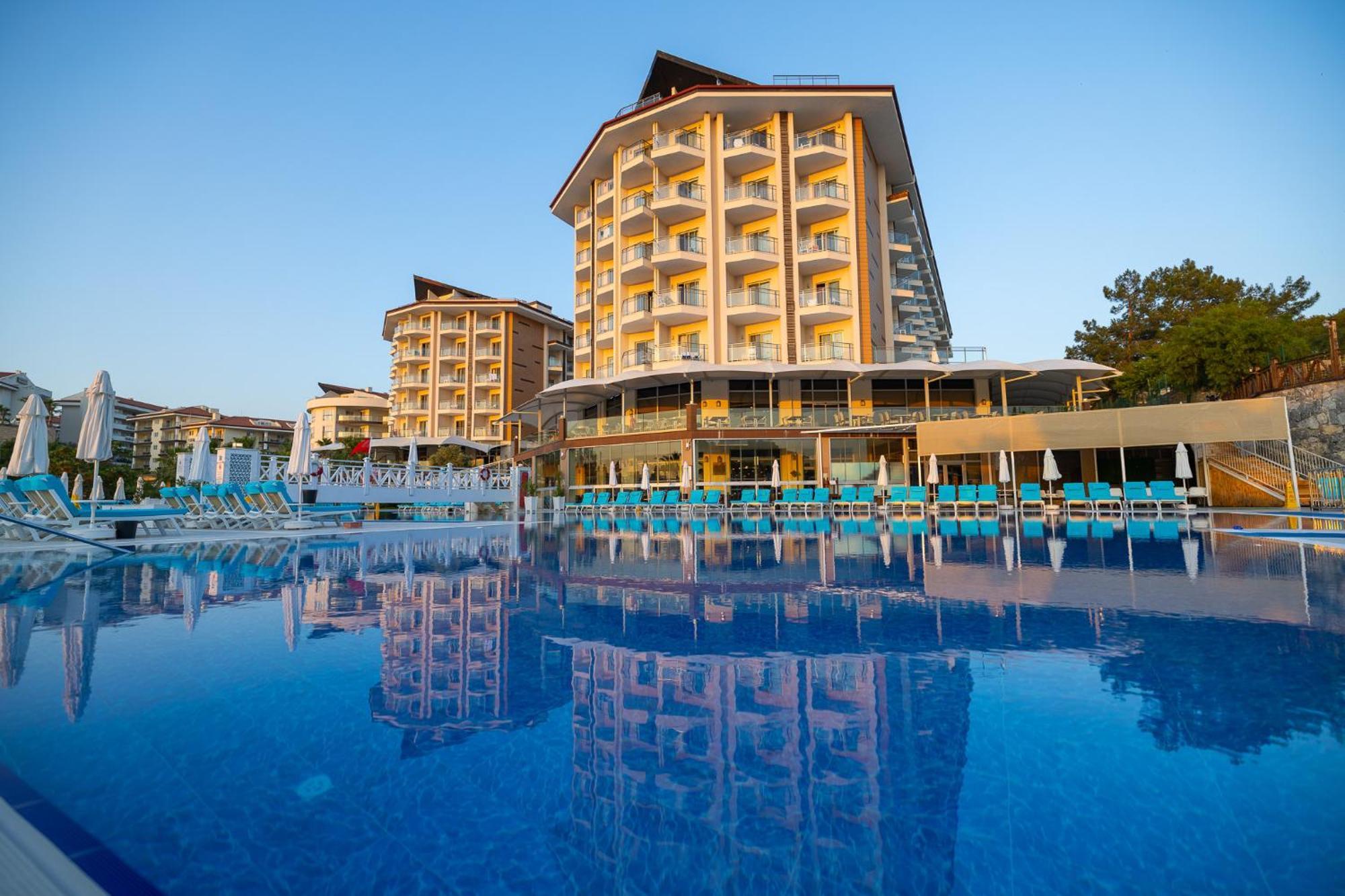 Ramada Resort Kusadasi & Golf Kültér fotó