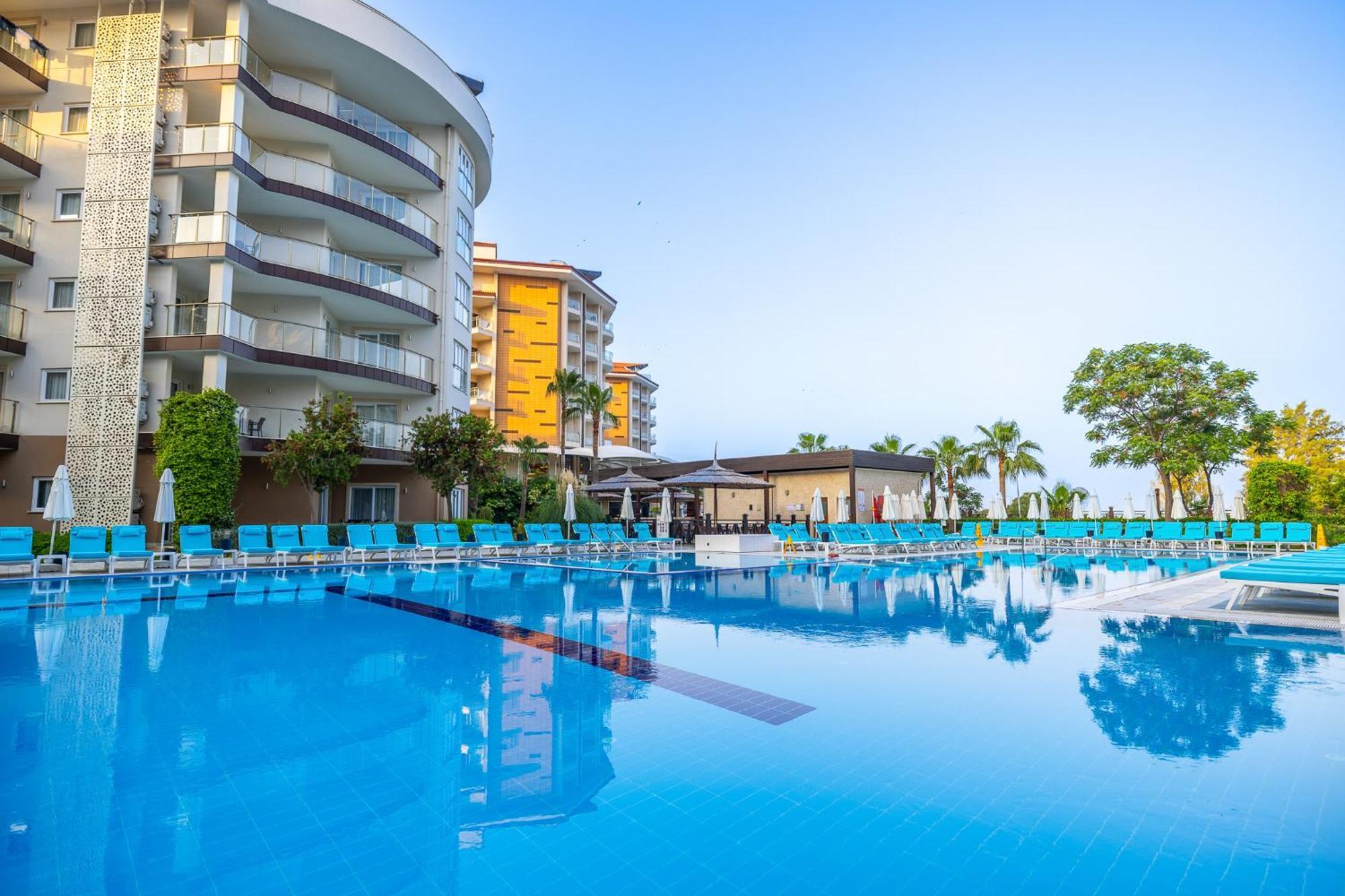 Ramada Resort Kusadasi & Golf Kültér fotó
