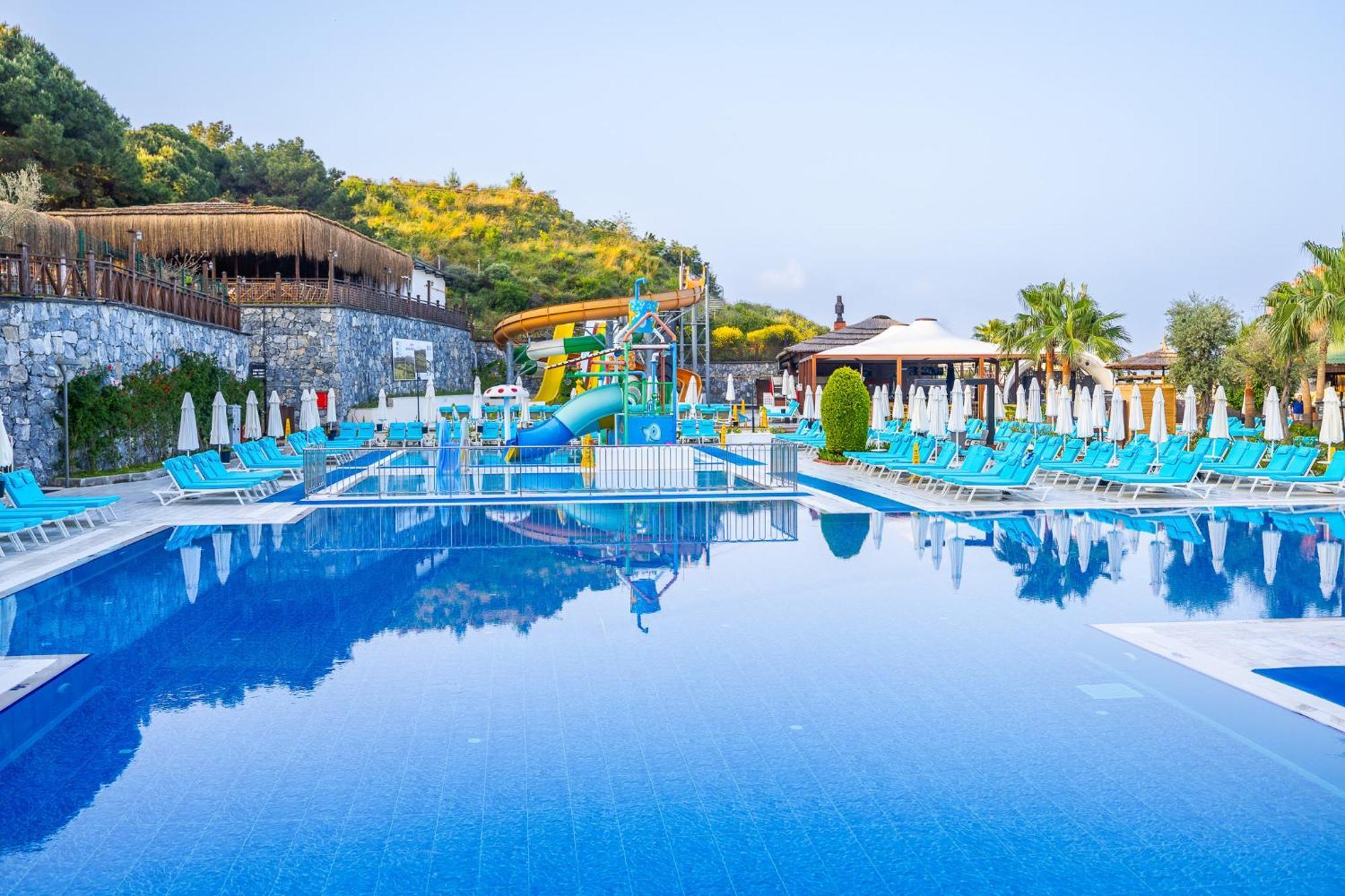 Ramada Resort Kusadasi & Golf Kültér fotó