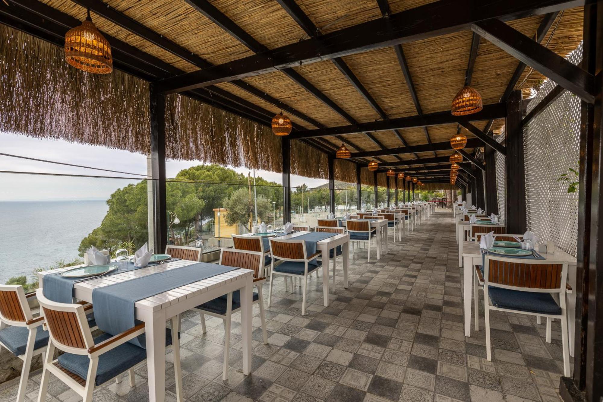 Ramada Resort Kusadasi & Golf Kültér fotó Restaurant